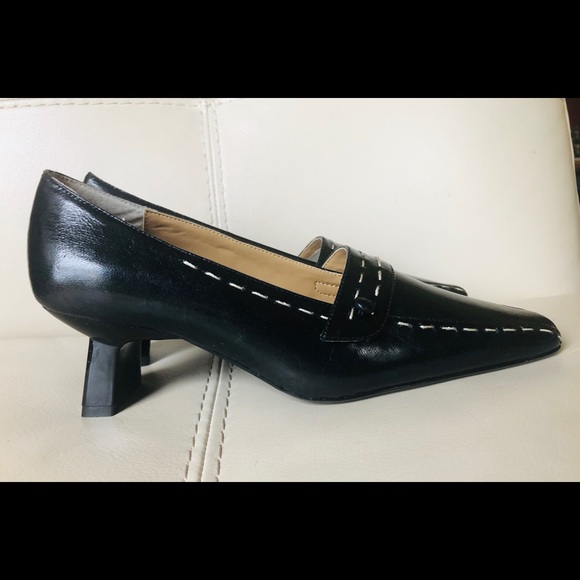 NEW! Black Leather Slip on Low Heels Shoes Size 5M - Picture 2 of 5